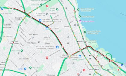 La opción de "tránsito en vivo" de Google Maps indicaba al caer la noche una fuerte congestión en acceso norte, Panamericana, avenida Lugones y Libertador (dirección PBA)