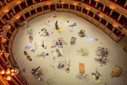 La ópera Sun & Sea cuando se presentó en el Teatro Argentina de Roma, en 2021; desde el jueves se podrá ver en Colón Fábrica