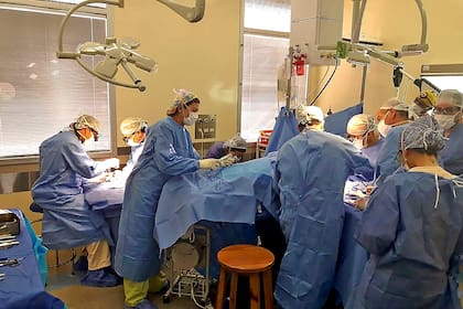 La operación del niño, que había perdido su extremidad superior en un accidente en una escalera mecánica de Constitución, duró unas siete horas