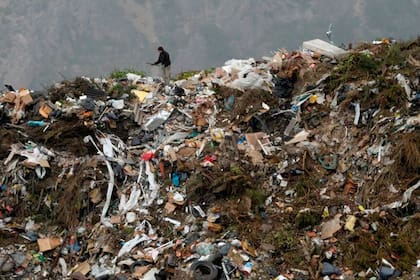 La operación del relleno sanitario rápidamente se transformó otra vez en un vertedero sin control