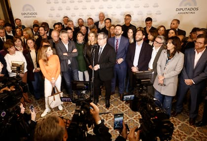 La oposición en Diputados anunció un pedido de sesión para el 9 de septiembre para tratar proyectos de endeudamiento y morosidad