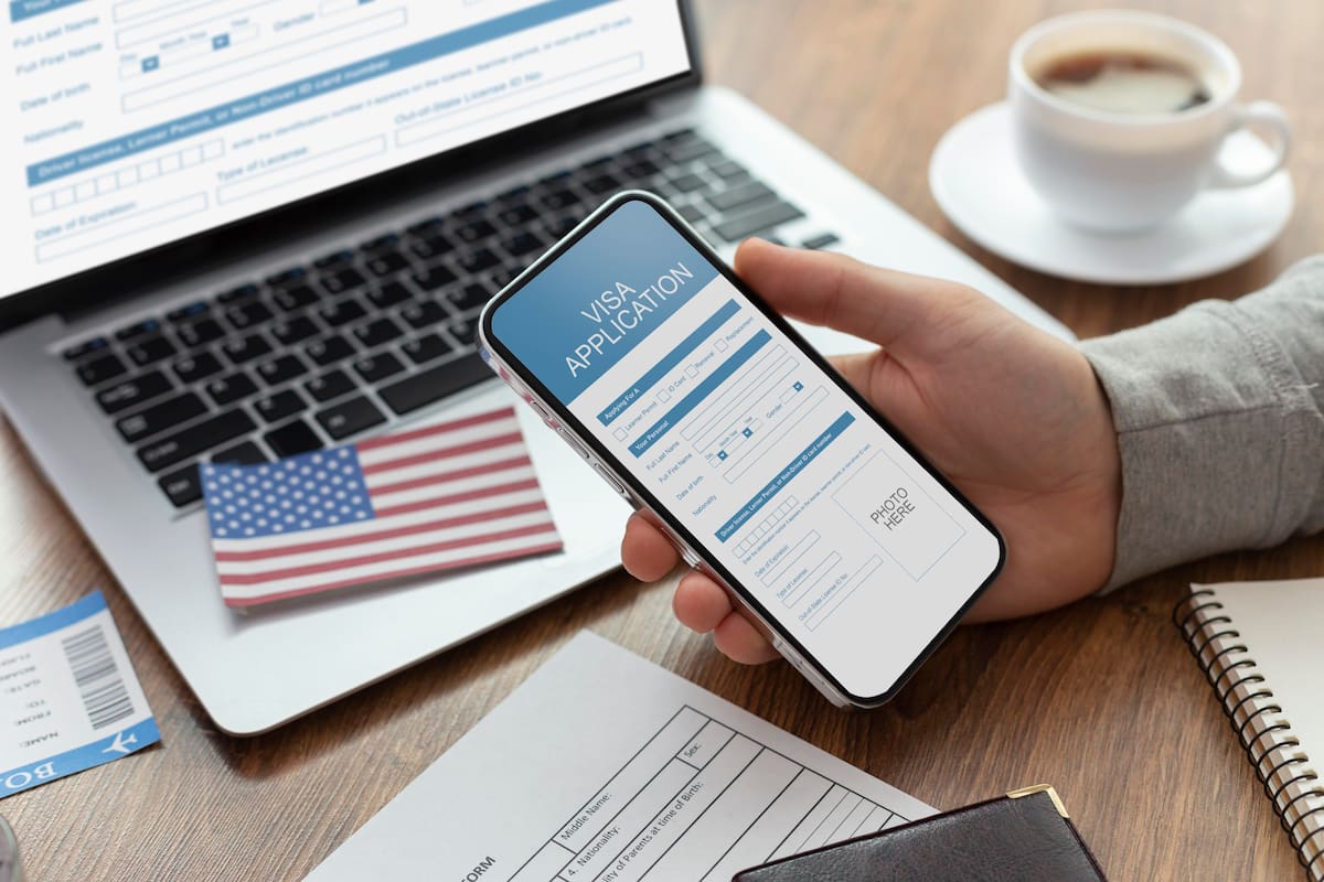 La orden ejecutiva de Donald Trump permite que las agencias federales decidan si ofrecen documentos en otros idiomas