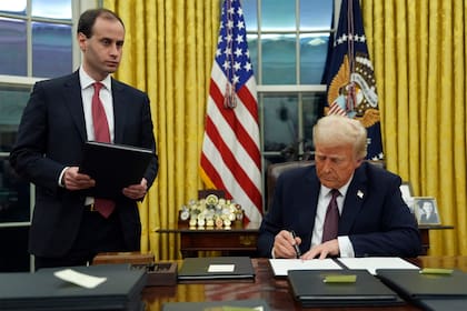 La orden ejecutiva firmada por Trump habilita al Departamento de Eficiencia Gubernamental a realizar despidos masivos