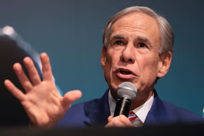 Abbott ordenó a todas las agencias estatales de Texas pausar el financiamiento para la adquisición de cámaras Flock
