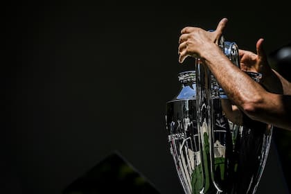 La "Orejona", el preciado trofeo de la Champions League, que se pondrá en juego este año en París