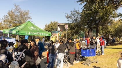 La organización apoya a más de 800 mil personas al mes (Facebook/Los Angeles Regional Food Bank)