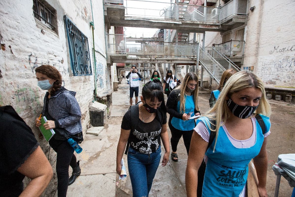 La organización Barrios de Pie asesora sobre la vacunación en el Barrio Ejército de los Andes de Ciudadela
