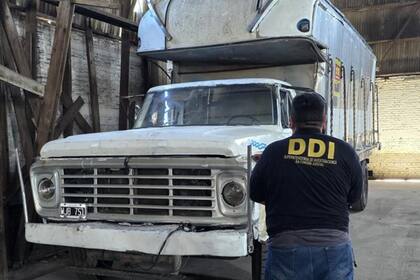 La organización interceptaba camiones frigoríficos y transbordaba la mercadería en galpones.
