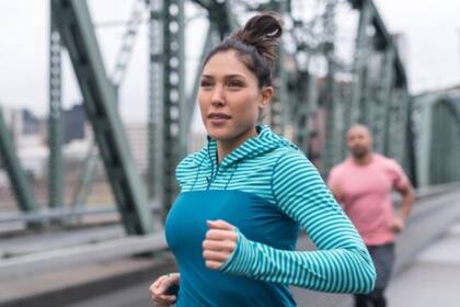 La Organización Mundial de la Salud (OMS) recomienda en su sitio web que todos los adultos practiquen 150 minutos de ejercicio "moderado" a la semana