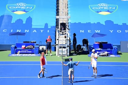 La organización obligó a los tenistas a hospedarse en dos hoteles: el Long Island Marriott y el Garden City.