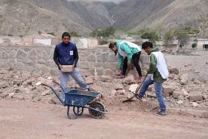 La organización social de la Iglesia atendió el desplazamiento de familias por incendios en Esquel.