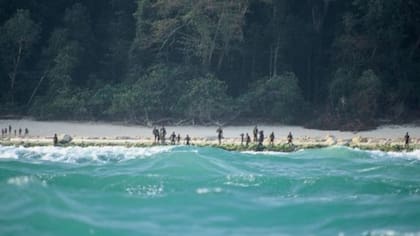 La organización Survival International advierte que Chau podría haber pasado gérmenes a la tribu "con el potencial para acabar" con toda esta sociedad.