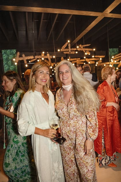 La organizadora del evento junto a Marina Speroni Urquiza.