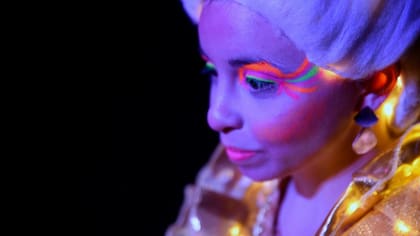 La oscuridad puede mirarse con nuevos ojos a partir de la obra de Teatro Ciego para niños.
