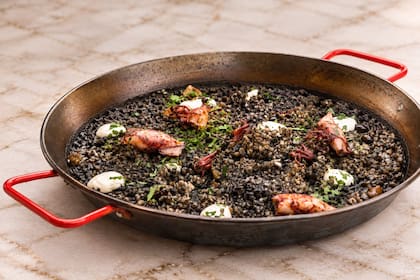 “La paella no perdona las prisas”, sostiene el chef Fran Rosat