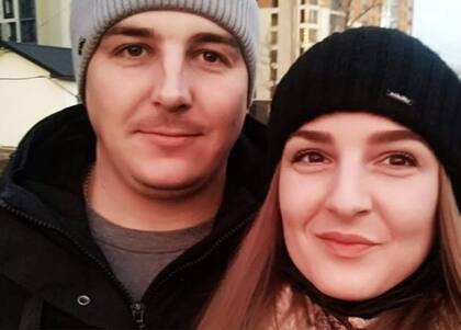 La página de Facebook de Stepan Tarabalka muestra esta foto de él con su pareja
