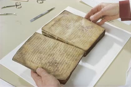 La página fue encontrada entre hojas de otras obras de arte en un museo francés