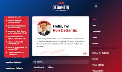 La página oficial de Ron DeSantis tiene una opción, en la parte superior derecha, para ponerla en español