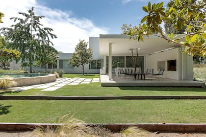 La paisajista Teresa Garat fue la responsable del diseño de un jardín en el que las protagonistas fueran las especies nativas.