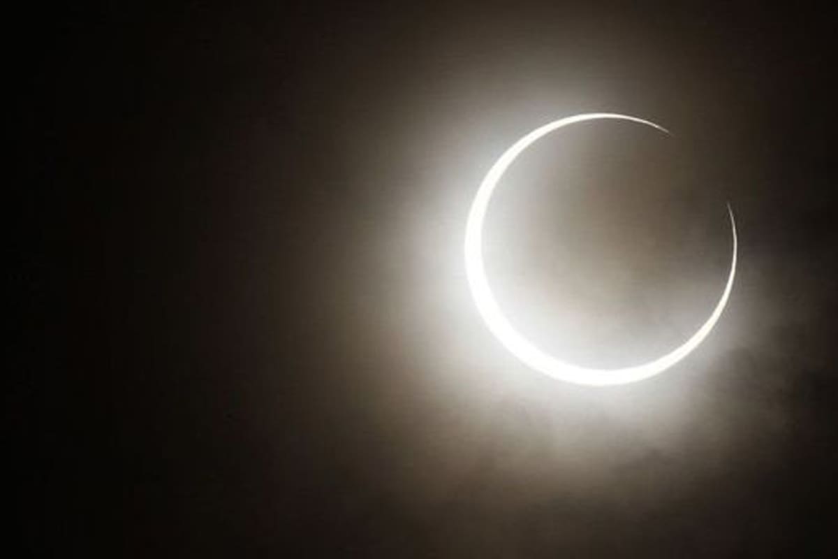 La palabra "eclipse" deriva de una antigua expresión griega que significa "abandono"