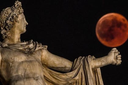 La palabra "eclipse" deriva de una antigua expresión griega que significa "abandono"