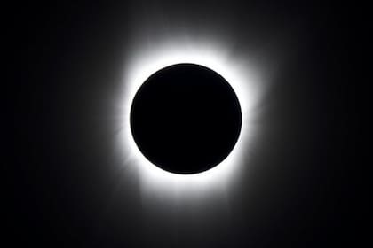 La palabra "eclipse" deriva de una antigua expresión griega que significa "abandono"