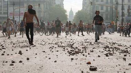 La palabra "saqueo" recuerda a hechos traumáticos del pasado reciente. Imagen: Argentina, diciembre de 2001
