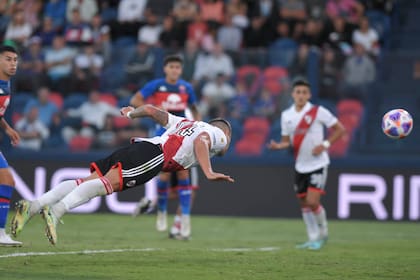 La palomita de Leandro González Pirez se convertirá en el gol del triunfo de River en Victoria, donde no pierde desde 2008; el cuadro millonario se acomoda en la Liga Profesional de Fútbol.