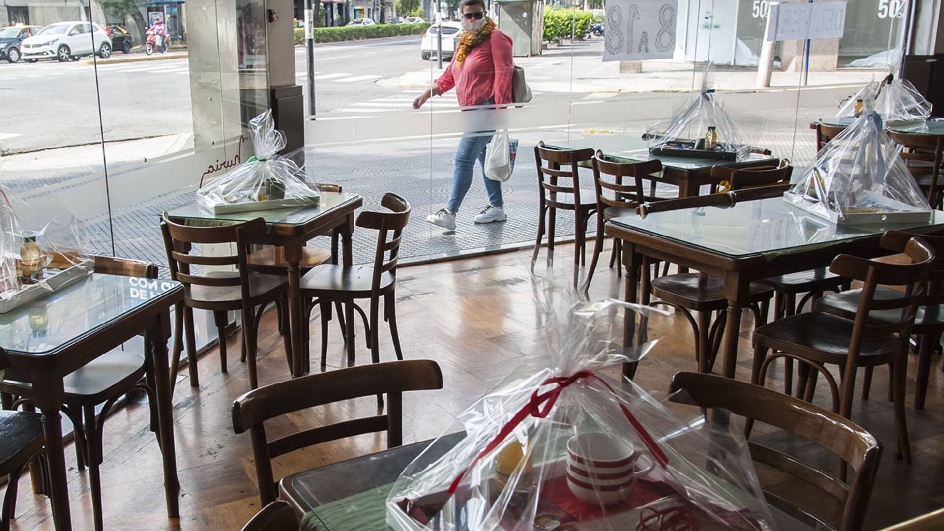La panadería Nuria, en Rosario, se adapta al consumo según las reglas de la pandemia