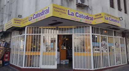 La panadería platense que fue escenario del violento ataque