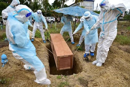 La pandemia de Covid-16 mató a casi 7 millones de personas en todo el mundo, según la OMS