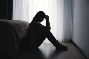 La pandemia de covid dejó una huella duradera en la salud mental global, con un aumento notable en los casos de ansiedad social (Foto: istock)