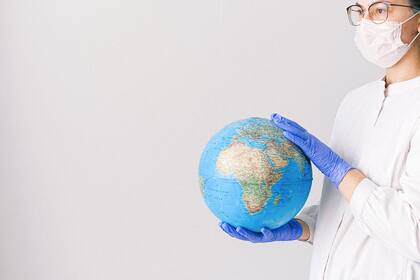 La pandemia del coronavirus y el cambio climático son crisis mundiales que amenazan la vida de millones de personas. Sin embargo, solo una de esas crisis ha inspirado una acción generalizada y drástica en países de todo el mundo.
