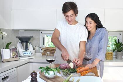 La pandemia duplicó la demanda de algunos equipos, como el cocinero inteligente que se ve en la foto, de la firma Thermomix
