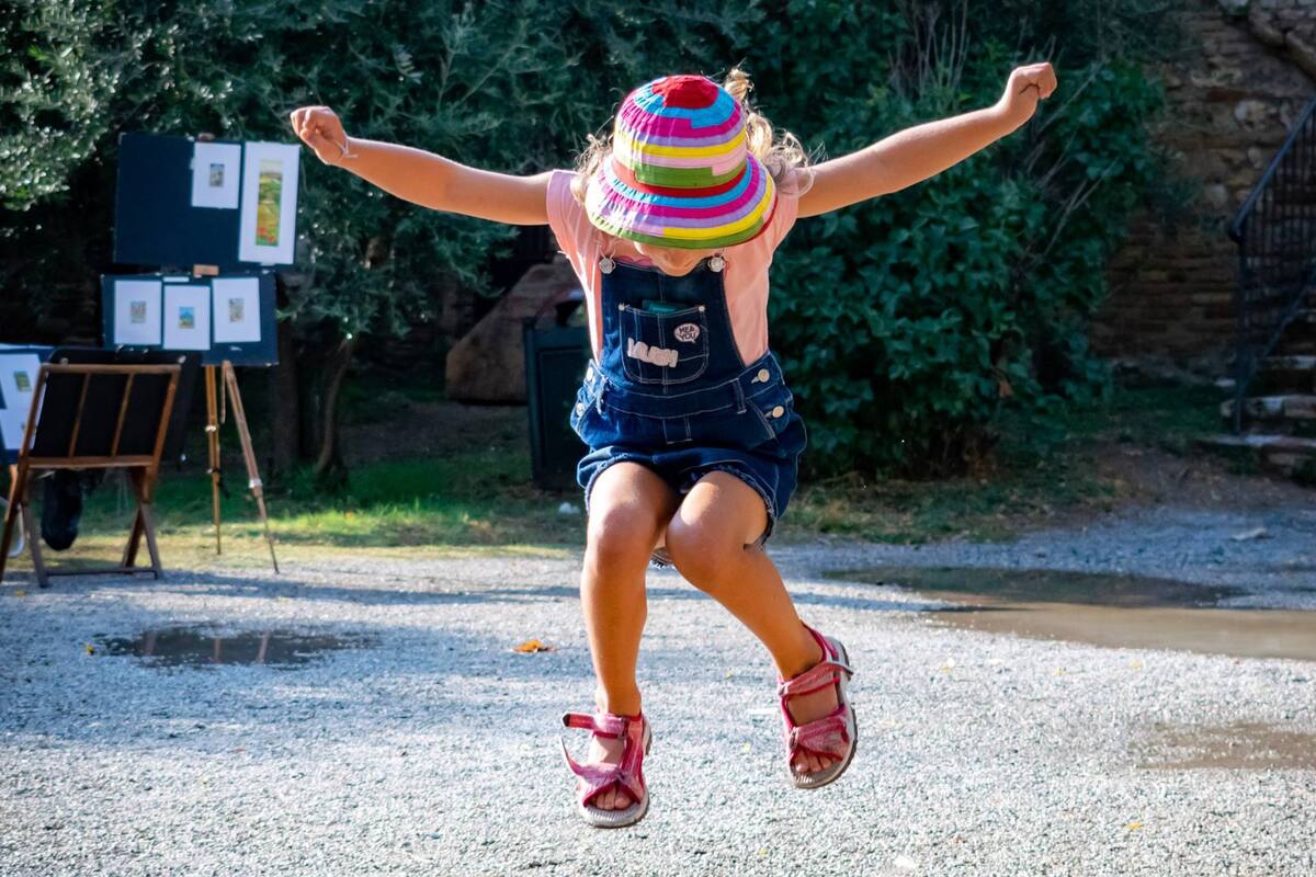 La pandemia llegó sin previo aviso, sin pedir permiso a nadie, y les robó las rutinas, los días en la escuela, el juego en el parque o los partidos de los sábados