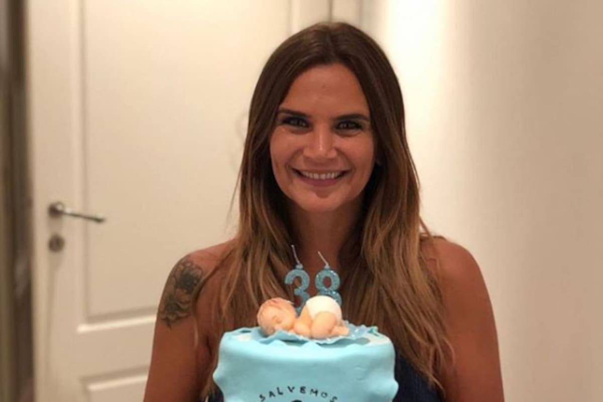 La panelista y su torta en contra de la despenalización del aborto.