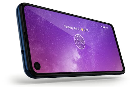 La pantalla de 6,3 pulgadas con bordes mínimos tiene la cámara frontal integrada al panel, y un formato 21:9 (más alargado que un teléfono convencional)