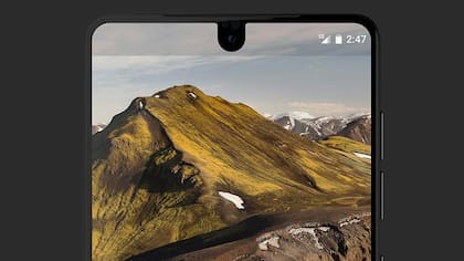 La pantalla del equipo llega al borde superior del teléfono; sólo deja lugar para la cámara frontal