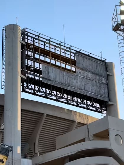 La pantalla del estadio fue removida a mediados de septiembre y, según la productora, River no autorizó la instalación de otra sobre el campo de juego