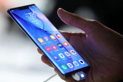 La pantalla del Huawei Mate 30, como en modelos anteriores, se curva hacia atrás en los laterales