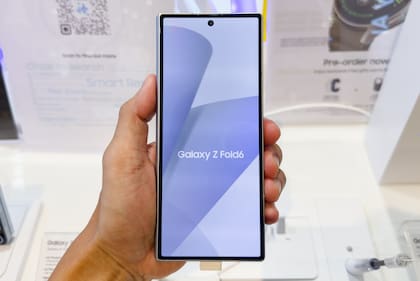 La pantalla externa del Galaxy Z Fold6 es más angosta que las convencionales