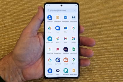 La pantalla OLED de 6,7 pulgadas del Moto Edge 30 Pro