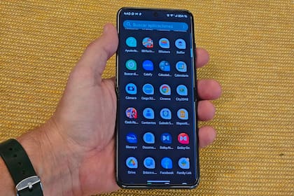 La pantalla plegable interna del Razr 40 Ultra es un panel de 6,9 pulgadas con tasa de refresco de 165 Hz (la más alta de mercado)