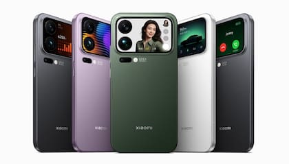 La pantalla trasera de los Xiaomi 17 Pro y 17 Pro Max puede mostrar un reloj, controles multimedia, notificaciones, servir de visor para las selfies o incluso mostrar juegos