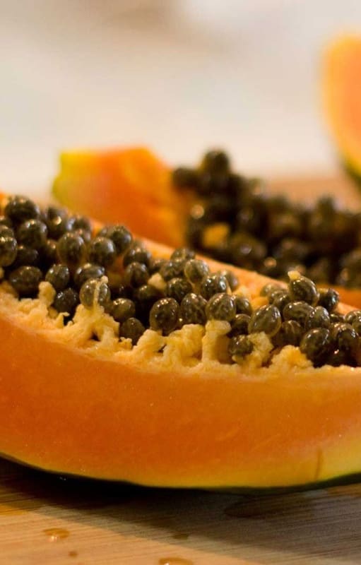 La papaya es una fruta tropical originaria de México, en el contexto de una alimentación saludable actúa como un potente antioxidante