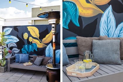 La pared de esta terraza ganó profundidad y protagonismo con ese diseño de Paola Avalos. Para mimetizarse con la escena, los sillones y almohadones están a tono con la obra.