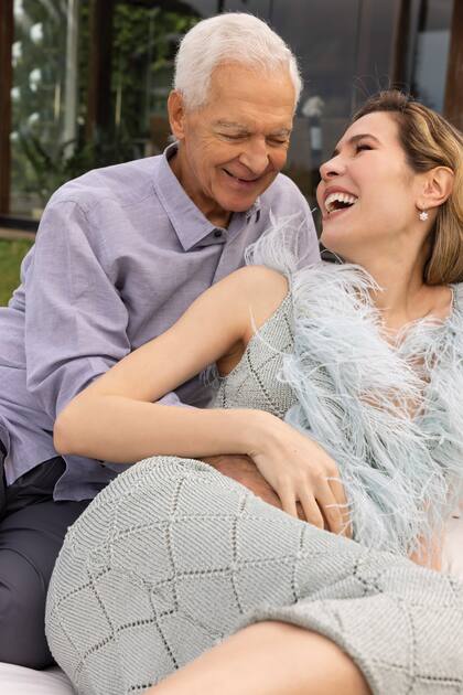La pareja a pura sonrisa, un reflejo del momento de felicidad que están viviendo.