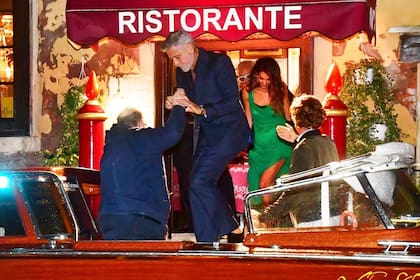La pareja abandonó el restó en una góndola que pasó por el famoso Gran Canal, cerca de la plaza de San Marcos