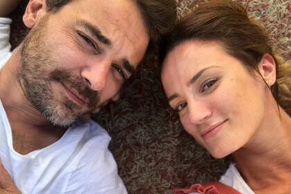 La pareja abrió las puertas de su casa para recibir al móvil de un magazine.