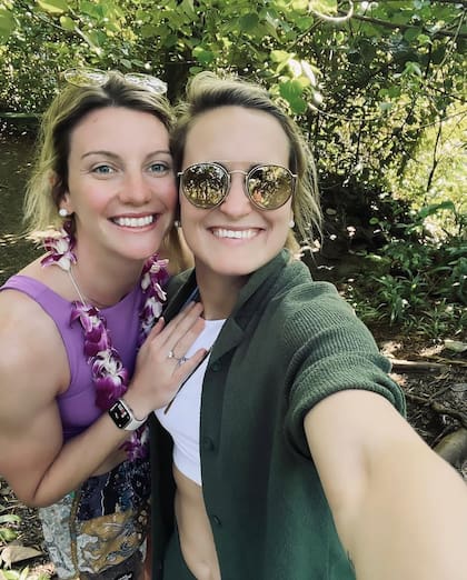 La pareja anunció su compromiso en mayo de 2023 tras varios años juntas (Foto: Instagram @laurastacey7)